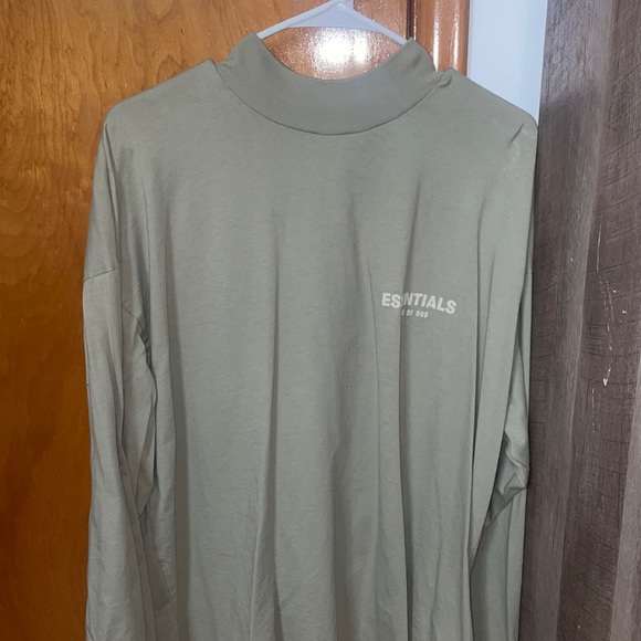 Olive green essentials long sleeve - Picture 1 of 2